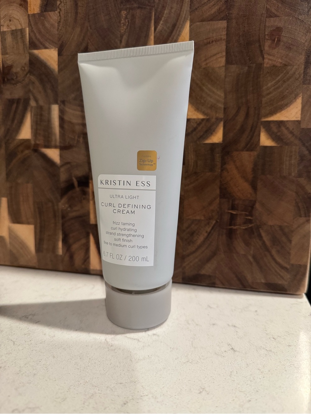 Kristin Ess Ultra Light Curl Defining Cream - White